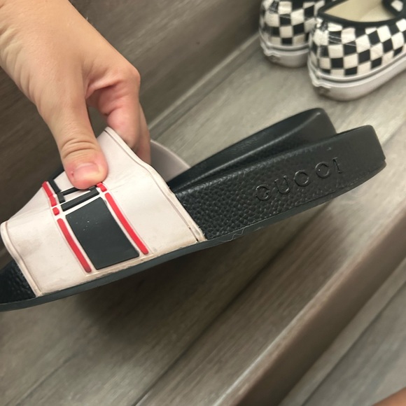 Gucci Black and Cream Slides with Red Accents - Picture 3 of 4